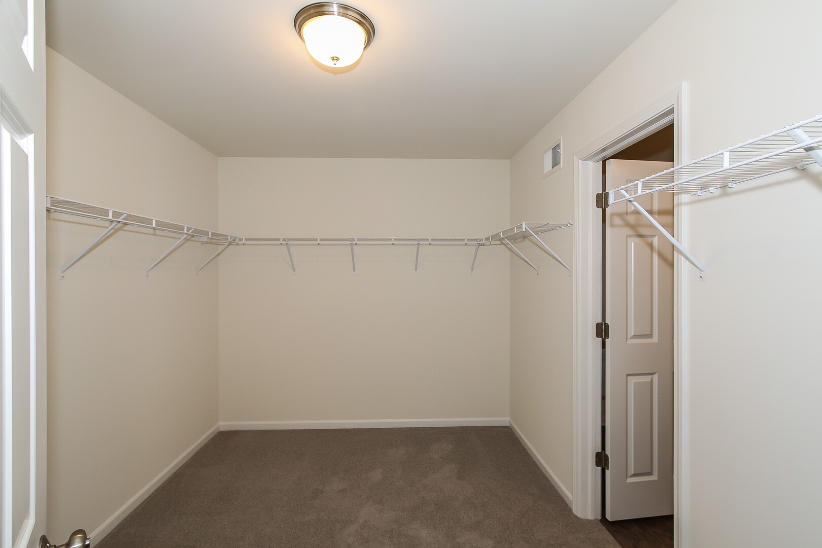 516 Endicott Road, South Elgin, IL 60177