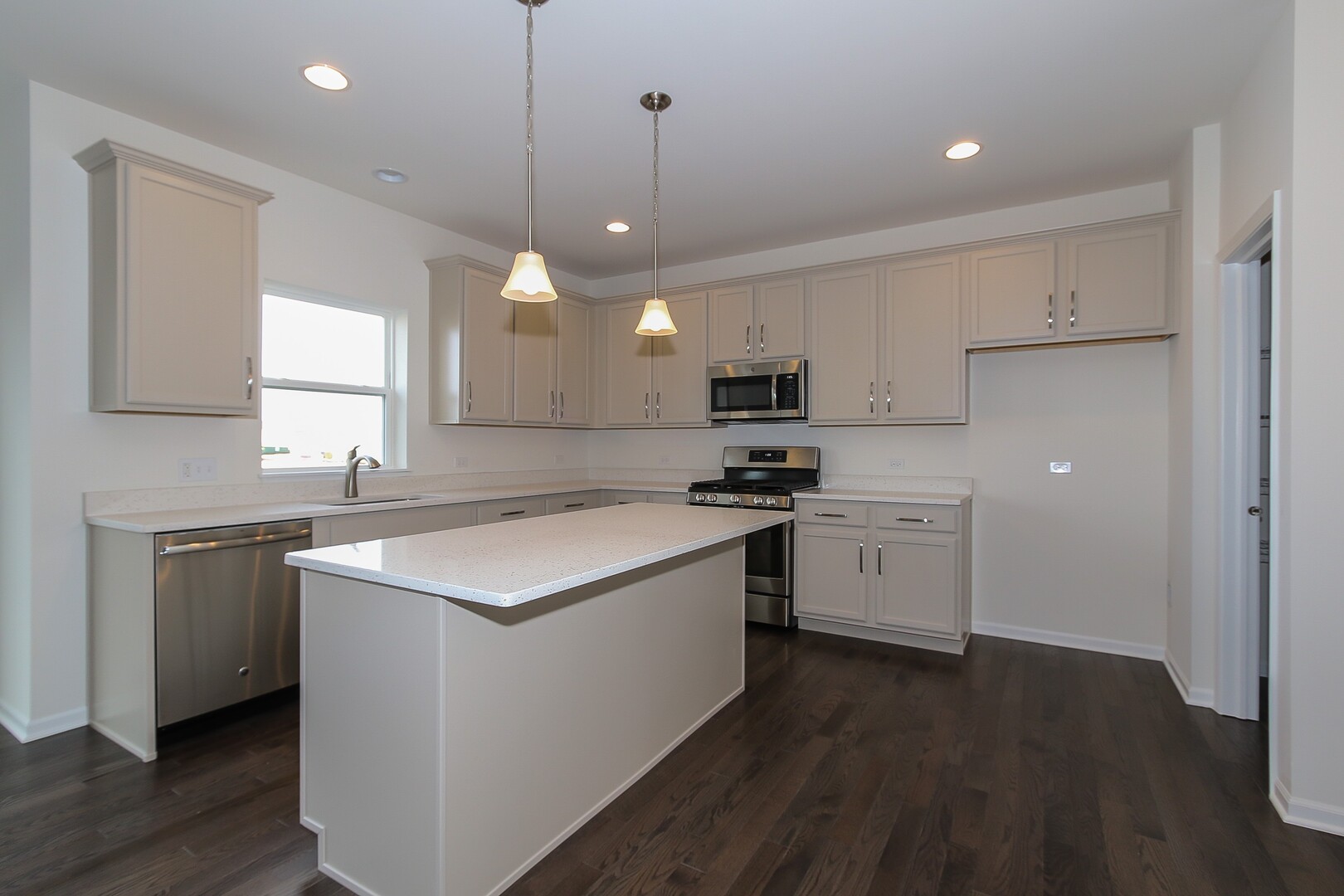 516 Endicott Road, South Elgin, IL 60177