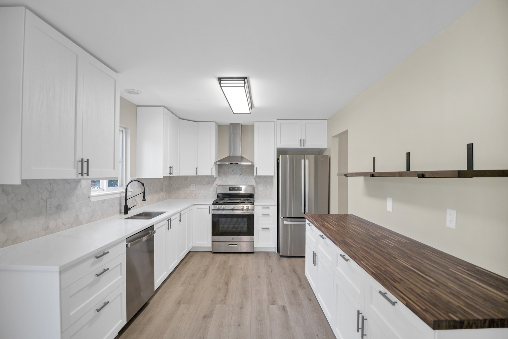 2076 Whitmore Drive, Romeoville, IL 60446