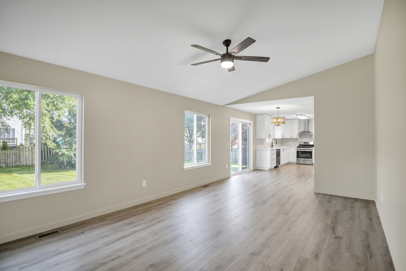 2076 Whitmore Drive, Romeoville, IL 60446