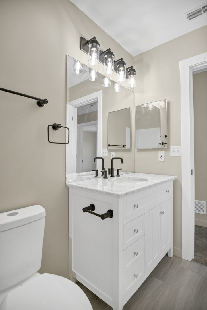 2076 Whitmore Drive, Romeoville, IL 60446