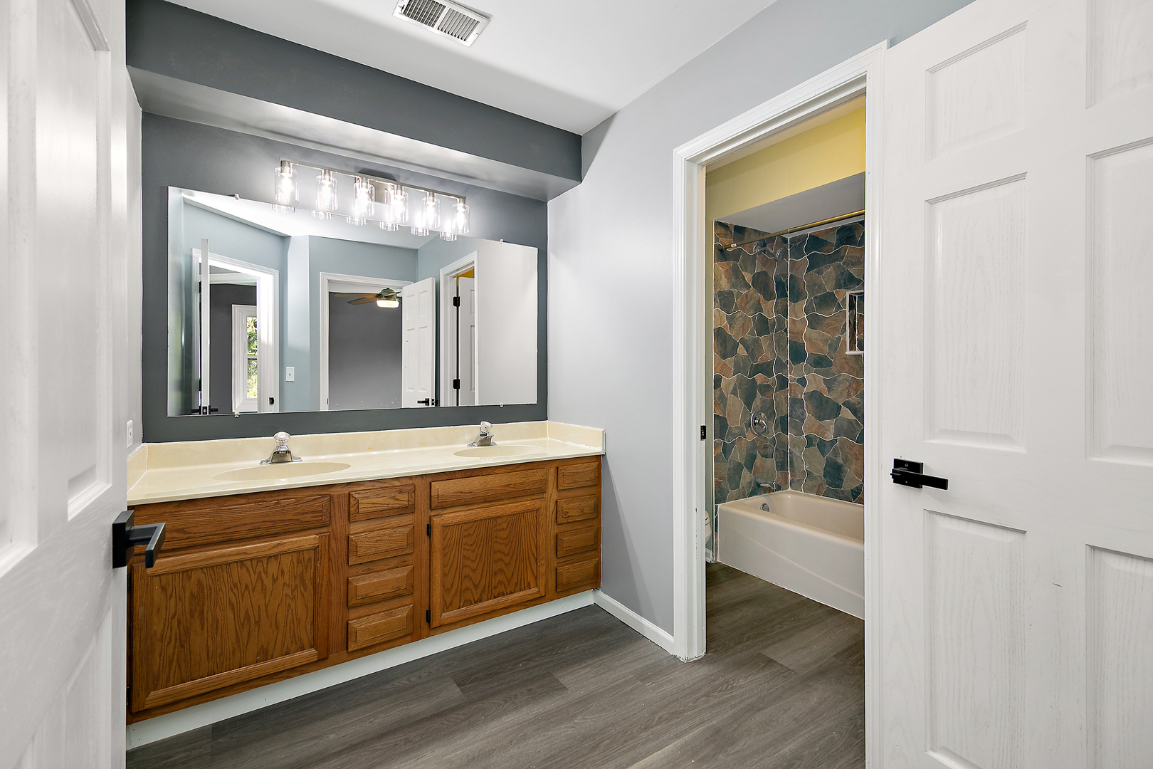 16705 Paxton Avenue, Tinley Park, IL 60477