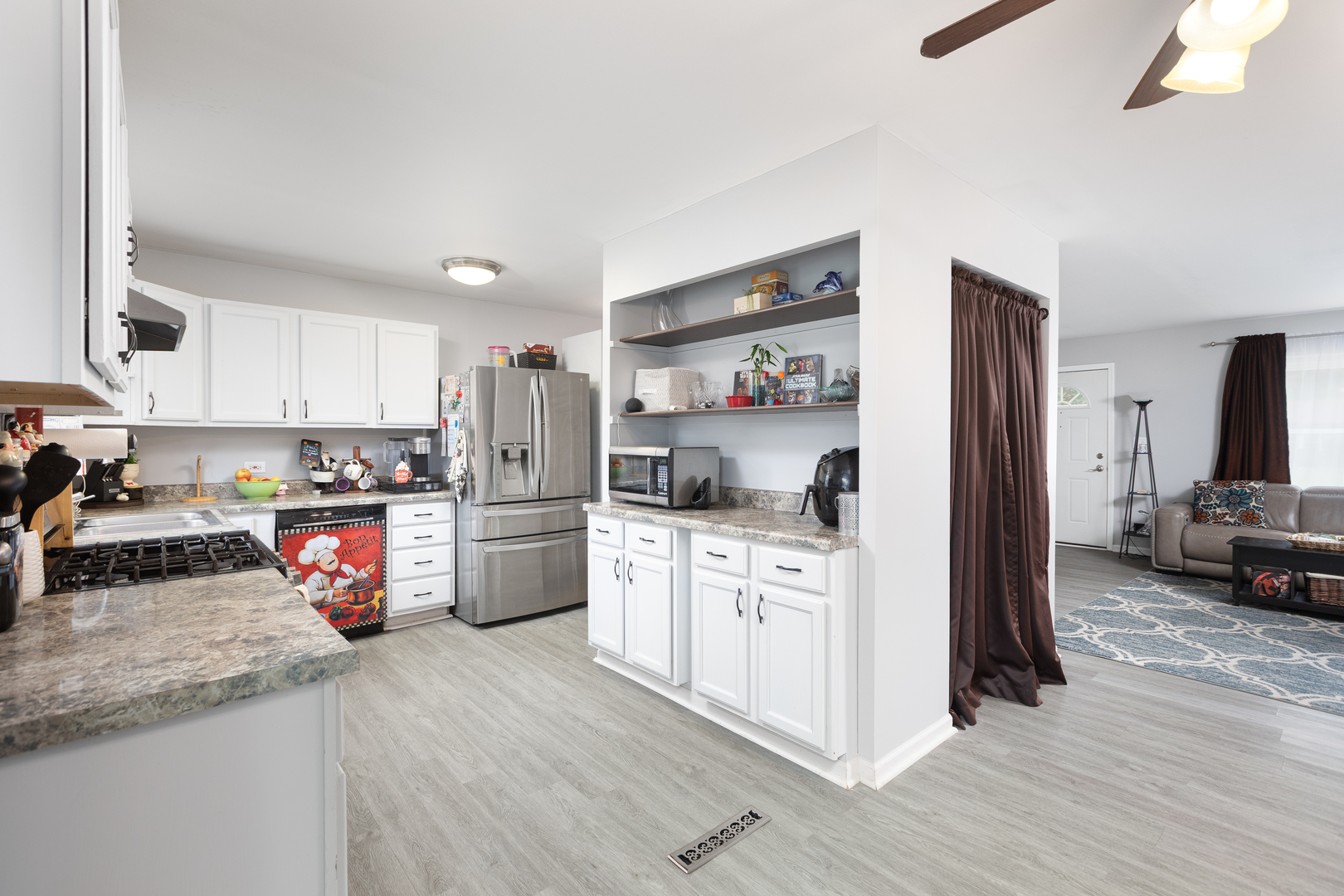 121 E Briarwood Drive, Streamwood, IL 60107