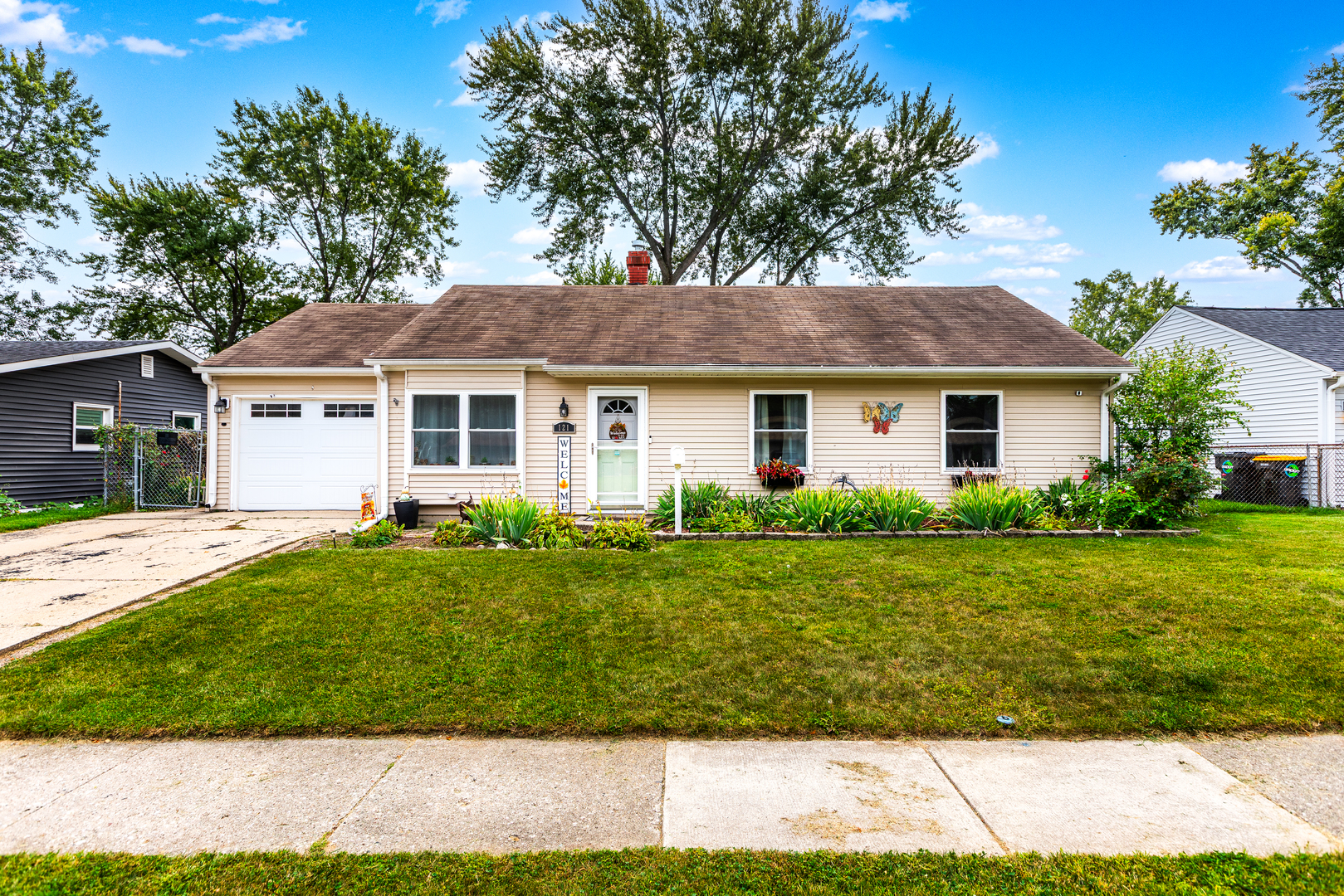 121 E Briarwood Drive, Streamwood, IL 60107