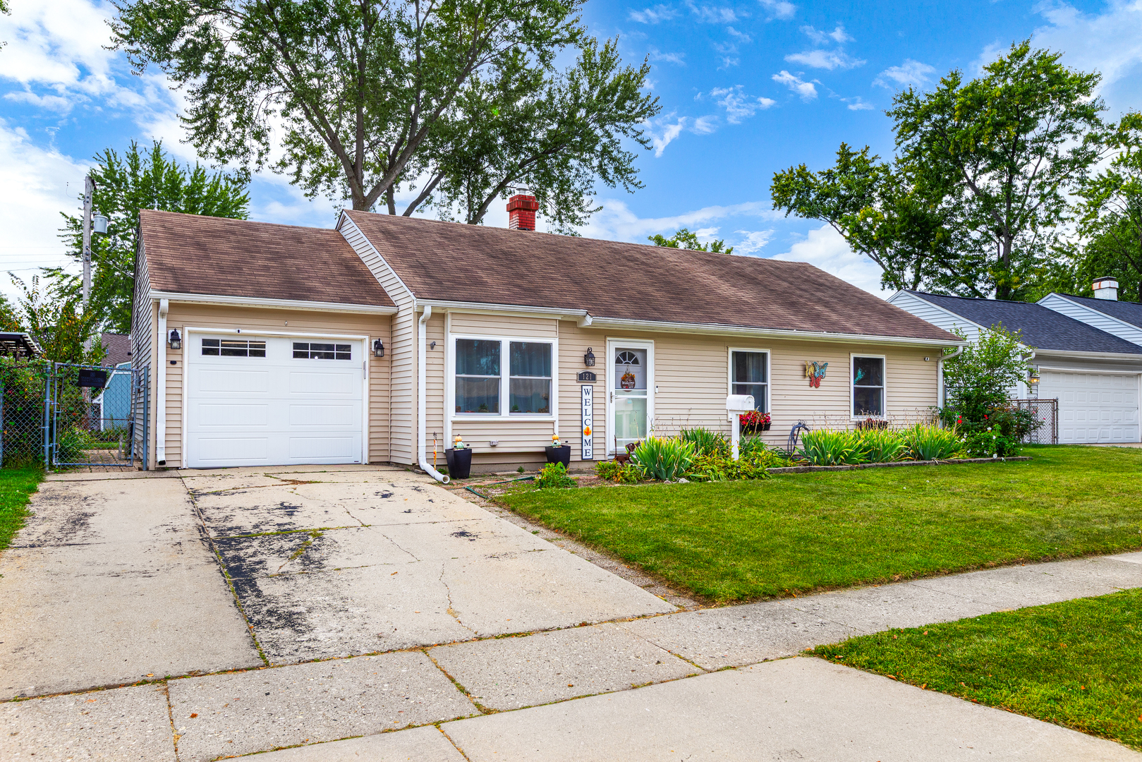 121 E Briarwood Drive, Streamwood, IL 60107