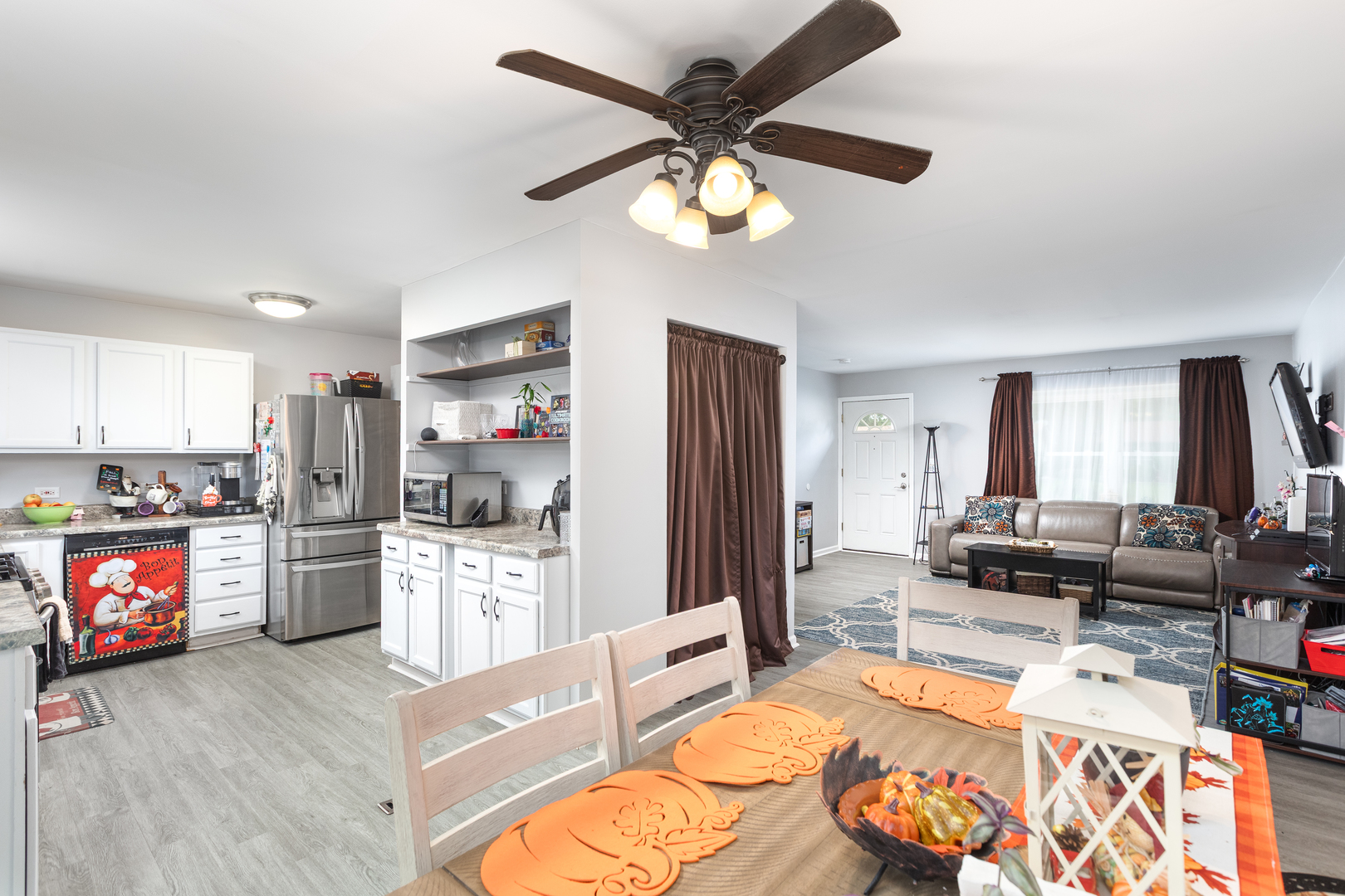 121 E Briarwood Drive, Streamwood, IL 60107