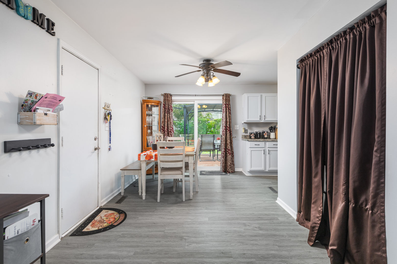 121 E Briarwood Drive, Streamwood, IL 60107