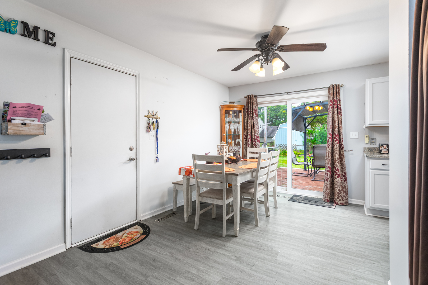 121 E Briarwood Drive, Streamwood, IL 60107