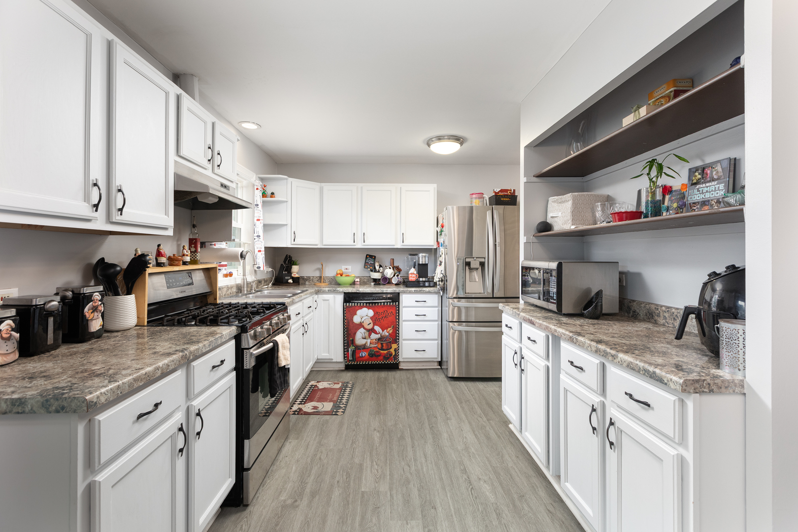 121 E Briarwood Drive, Streamwood, IL 60107