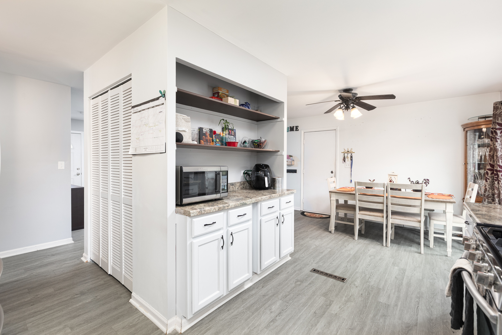 121 E Briarwood Drive, Streamwood, IL 60107