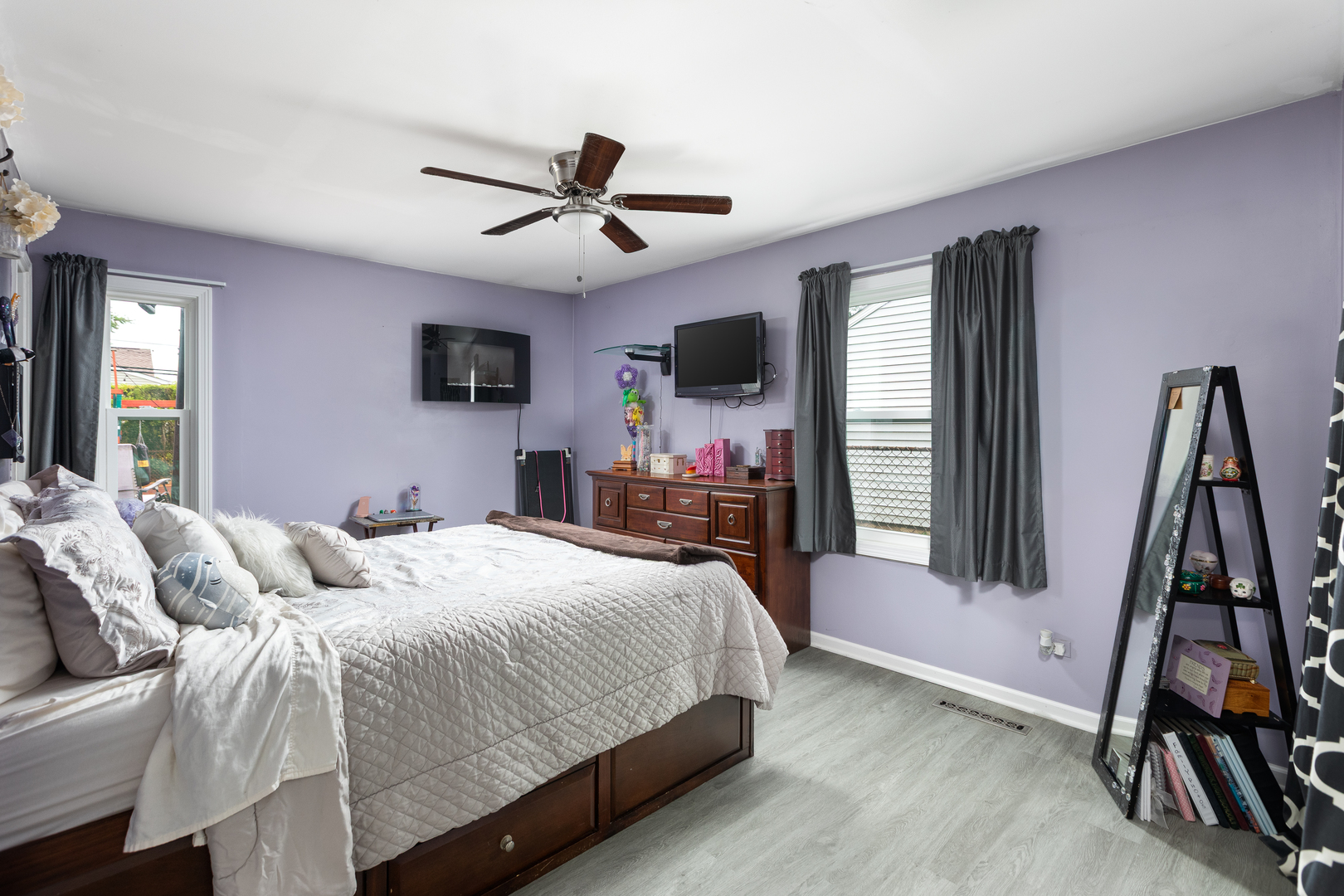 121 E Briarwood Drive, Streamwood, IL 60107