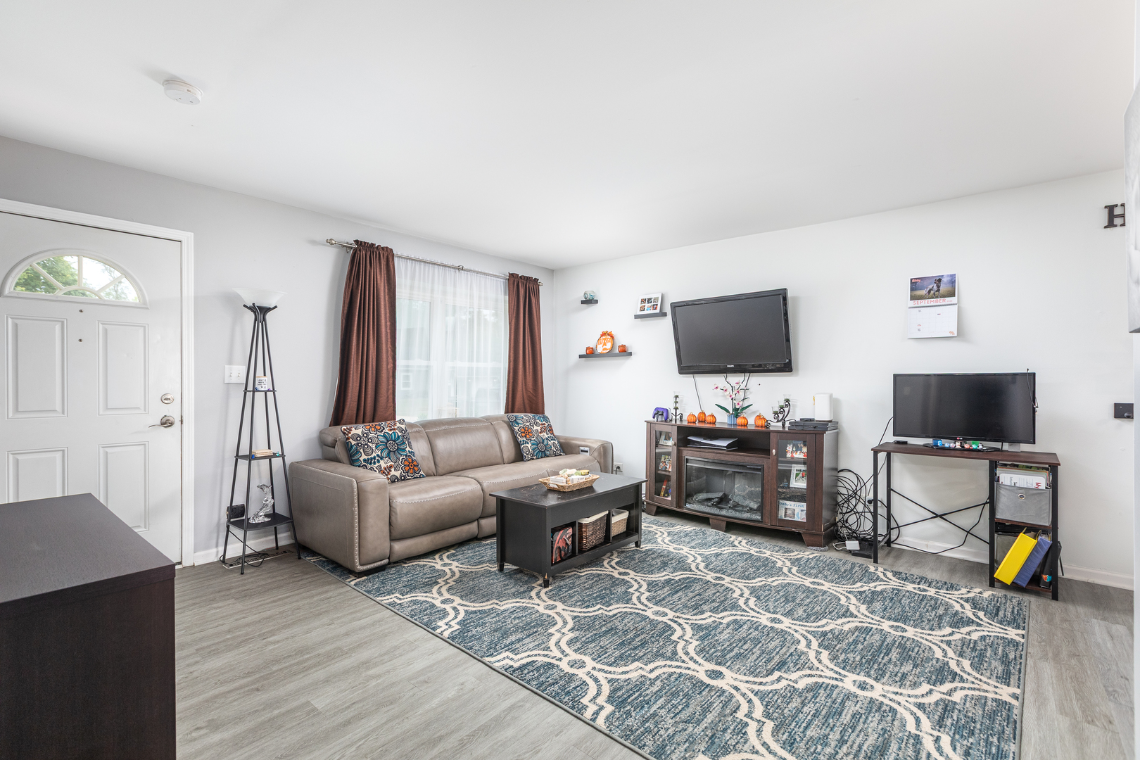 121 E Briarwood Drive, Streamwood, IL 60107