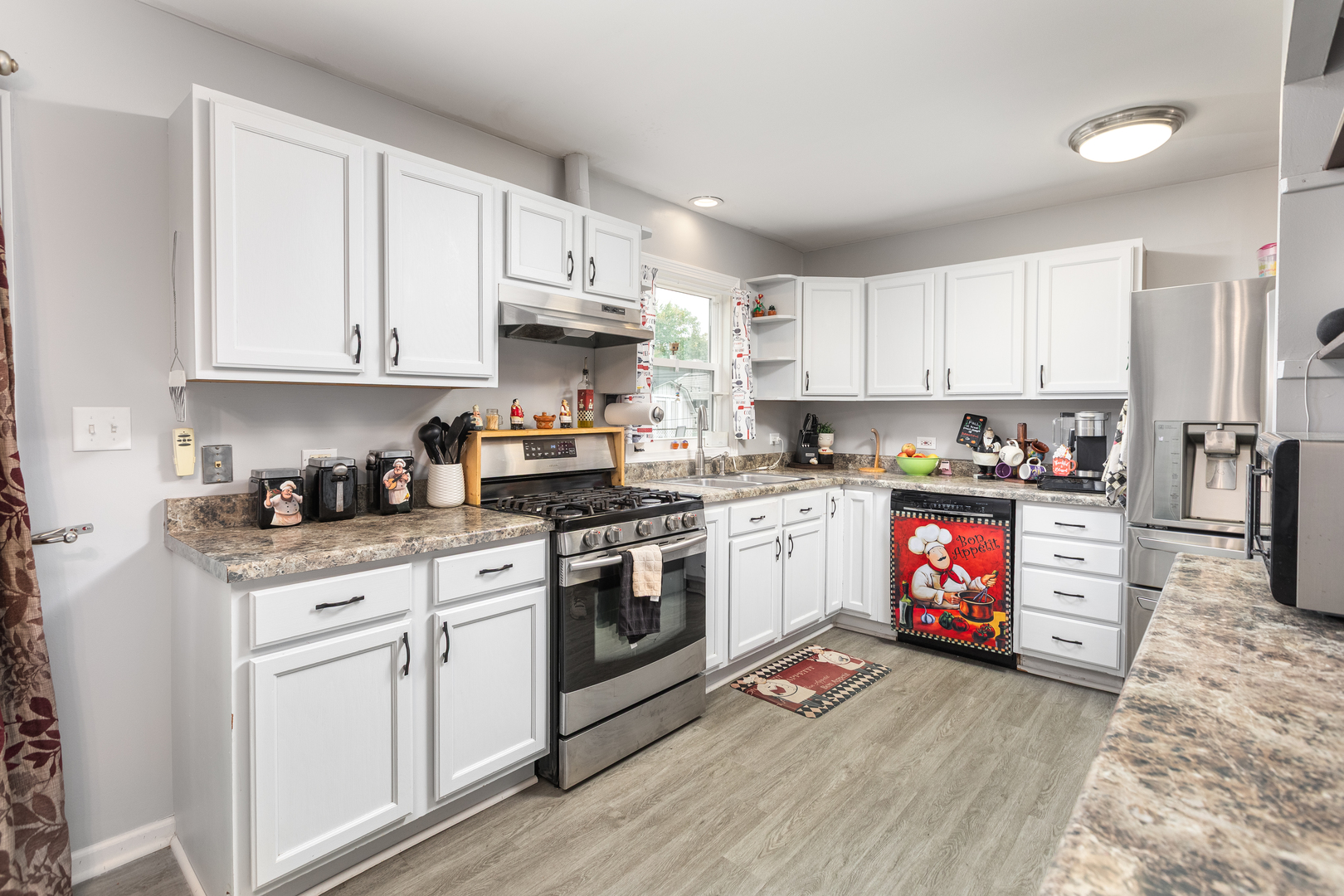 121 E Briarwood Drive, Streamwood, IL 60107