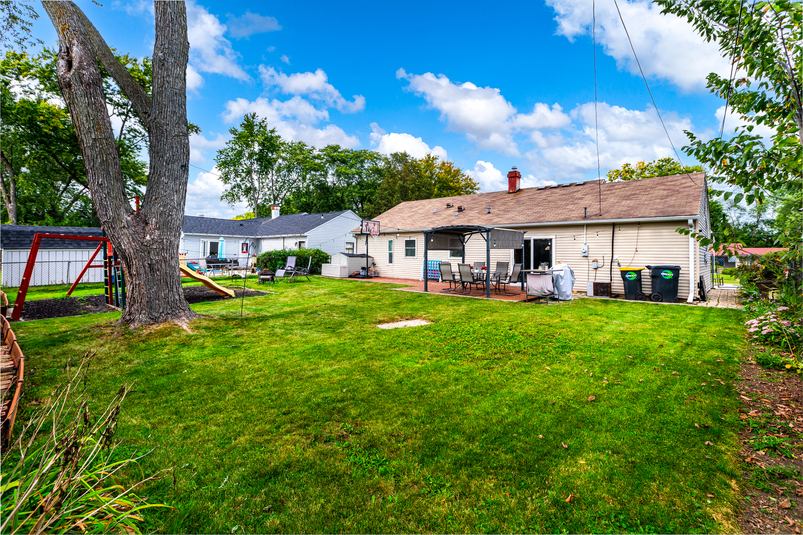 121 E Briarwood Drive, Streamwood, IL 60107