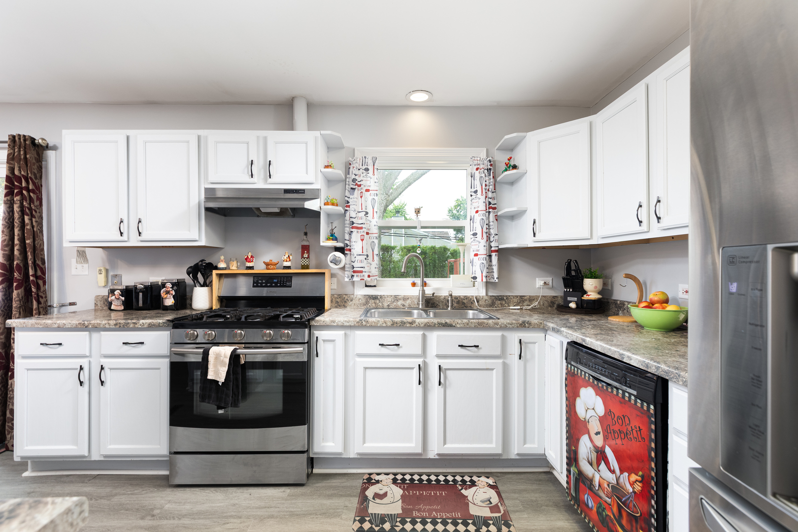 121 E Briarwood Drive, Streamwood, IL 60107