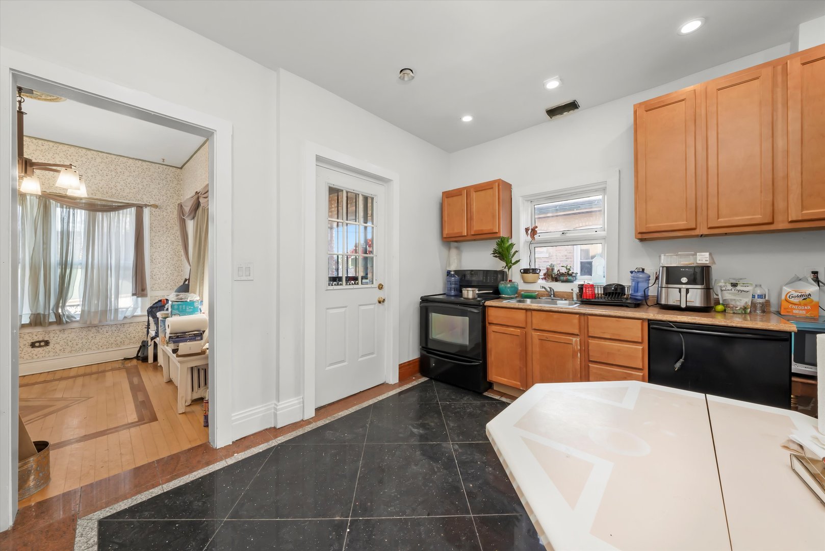 6858 Riverside Drive, Berwyn, IL 60402