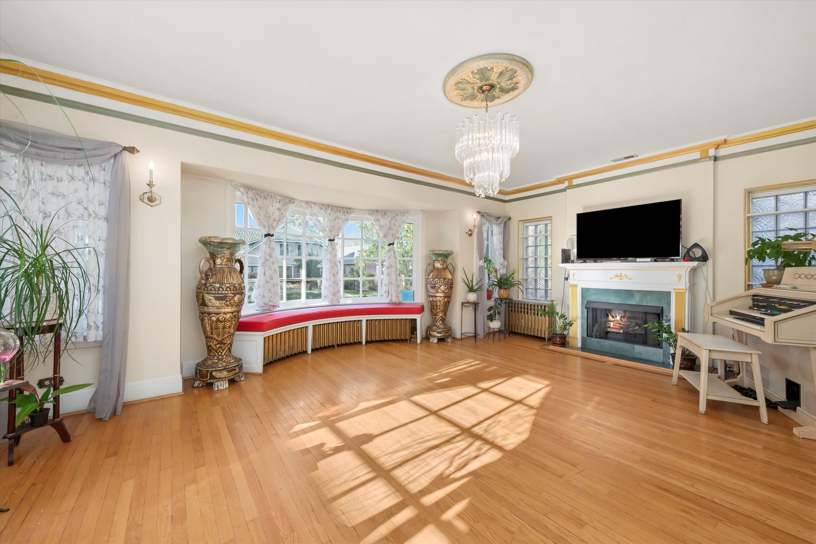 6858 Riverside Drive, Berwyn, IL 60402