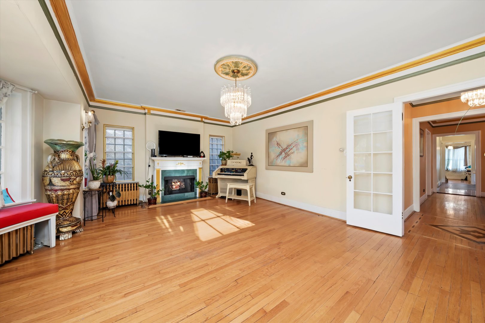 6858 Riverside Drive, Berwyn, IL 60402