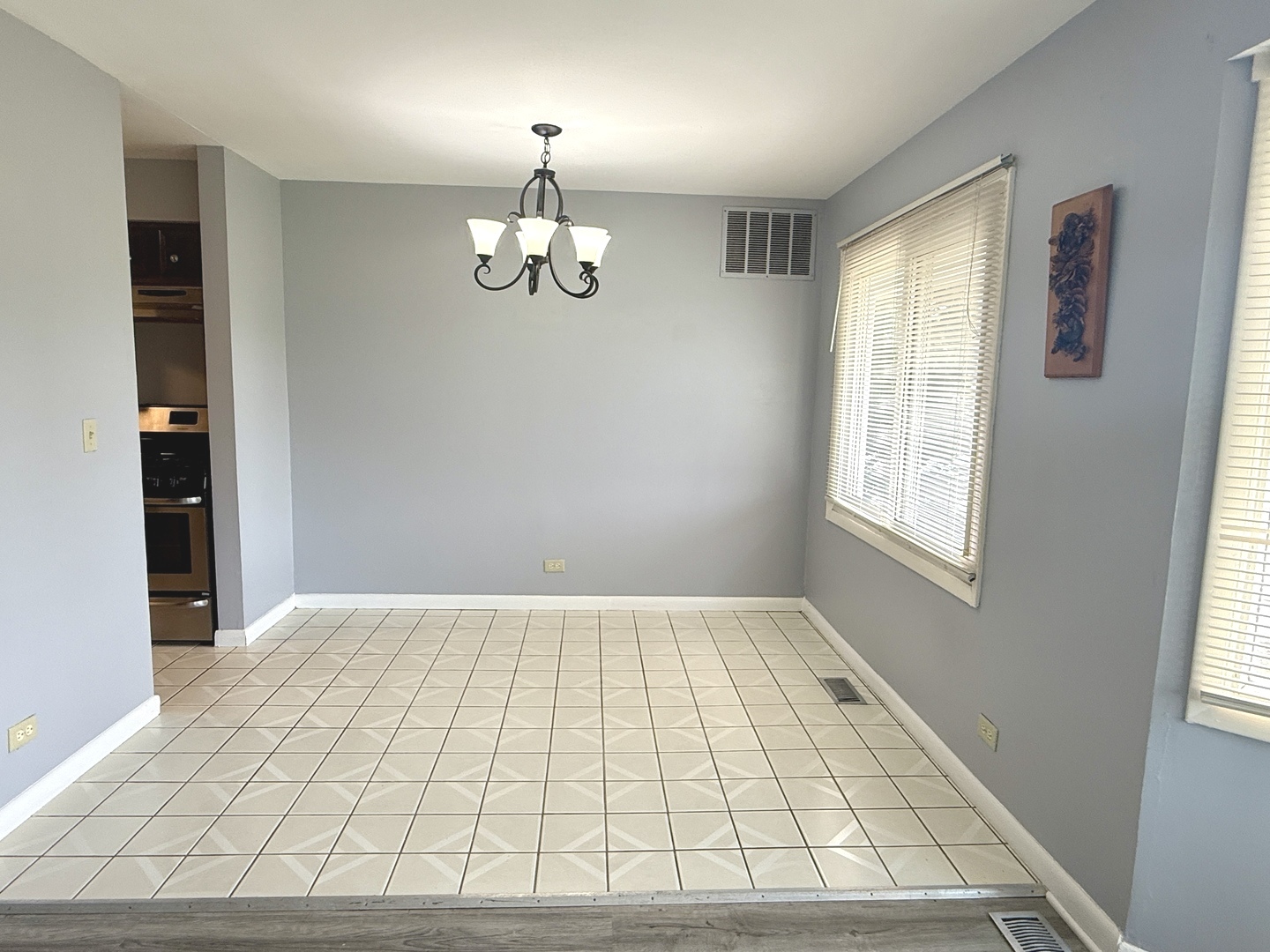 3108 ROBERTS Drive #6, Woodridge, IL 60517