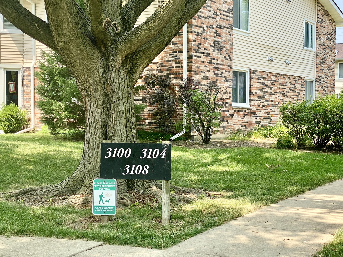 3108 ROBERTS Drive #6, Woodridge, IL 60517