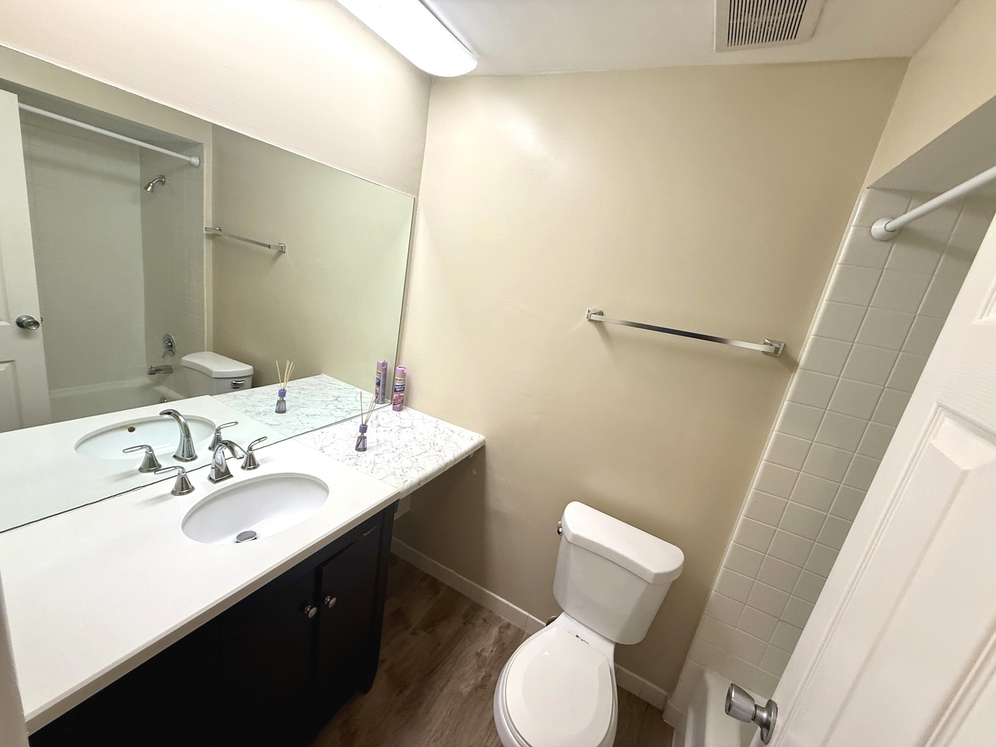 3108 ROBERTS Drive #6, Woodridge, IL 60517