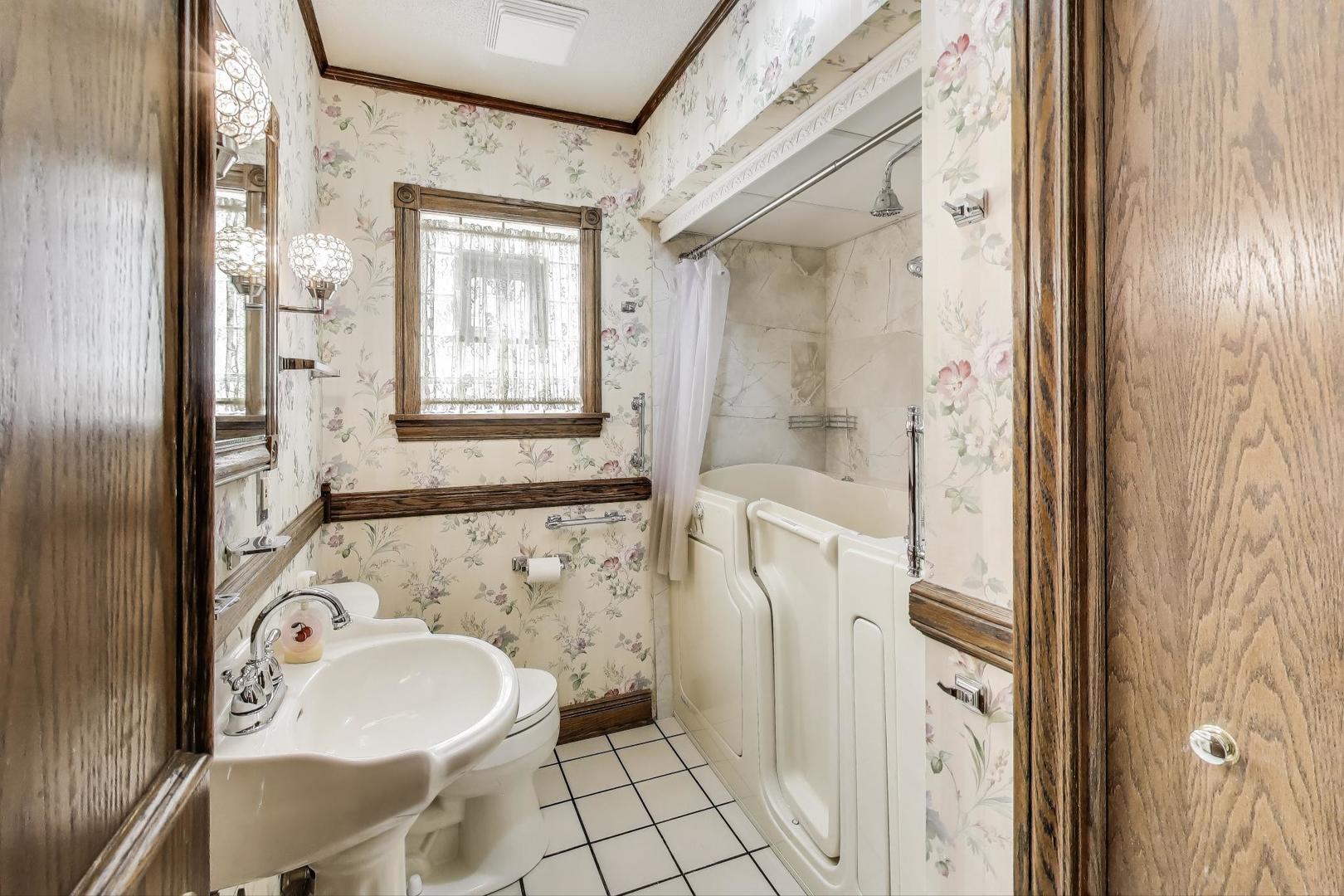 3221 N Opal Avenue, Chicago, IL 60634