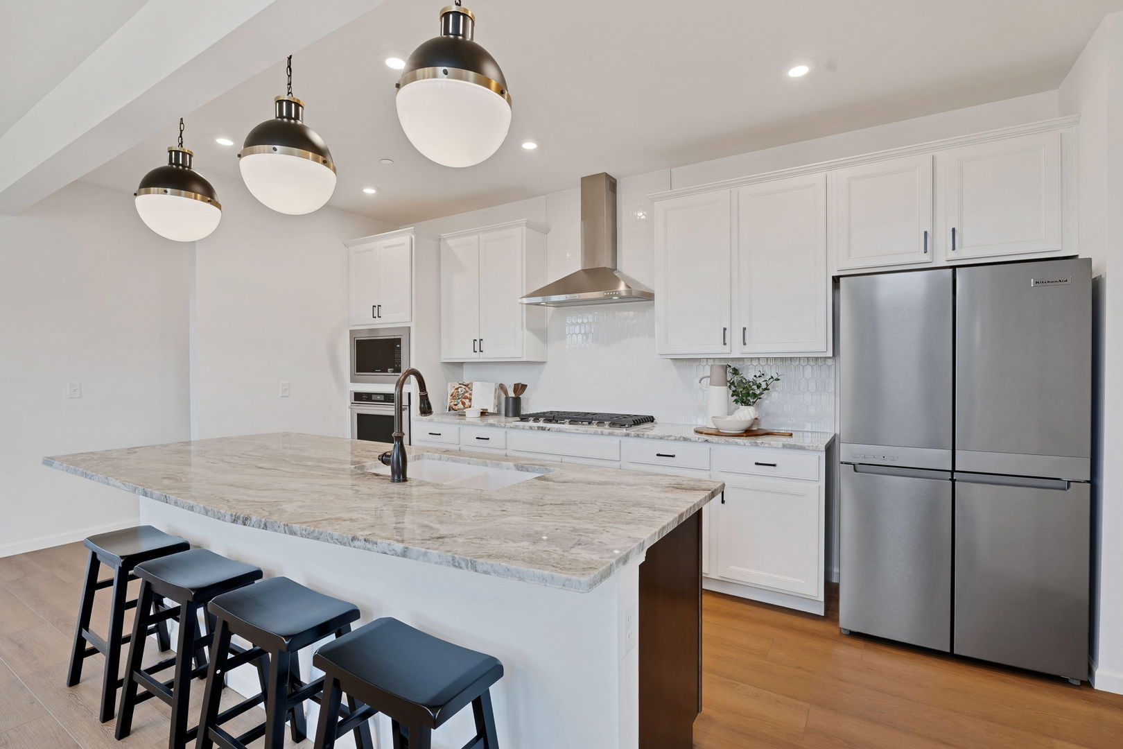 1043 Quarry Court #11, Carol Stream, IL 60188