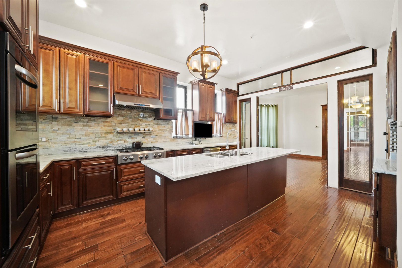 4540 S Prairie Avenue, Chicago, IL 60653