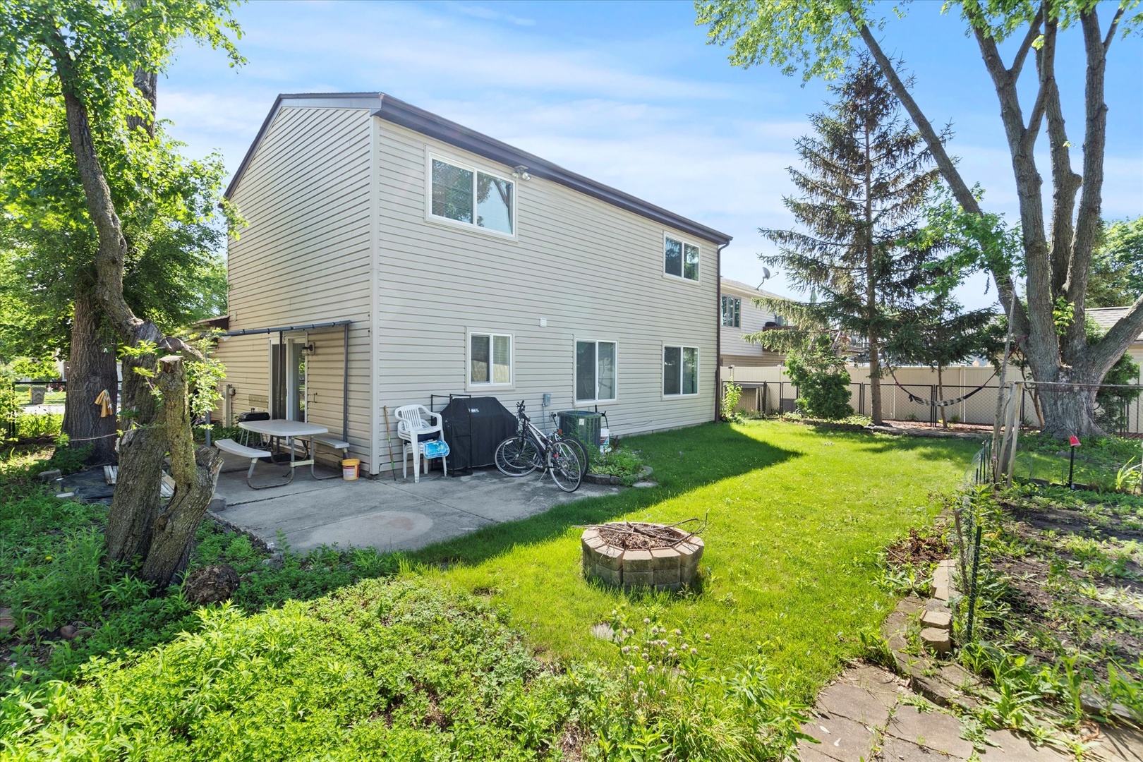 640 Rodenburg Road, Roselle, IL 60172