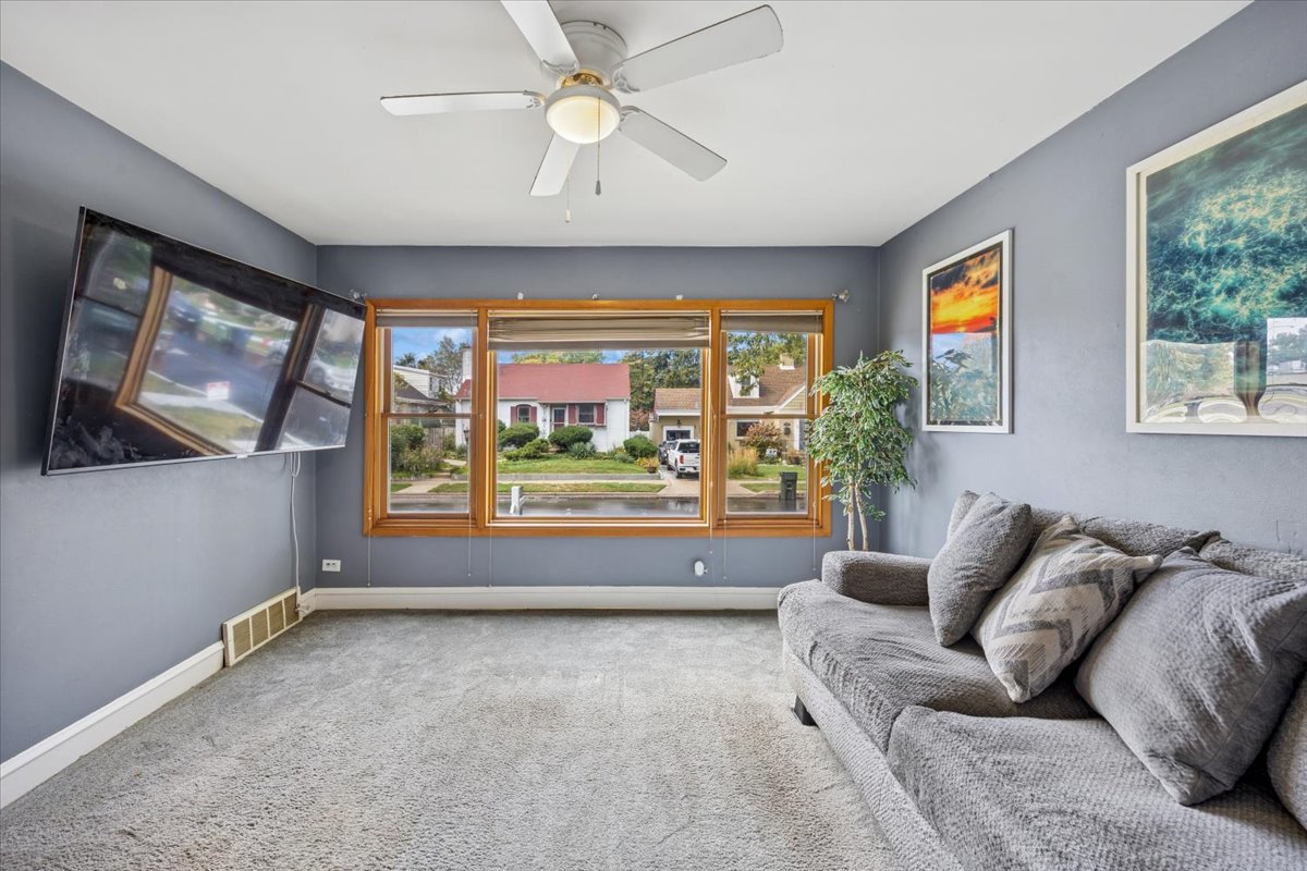 9431 S Turner Avenue, Evergreen Park, IL 60805