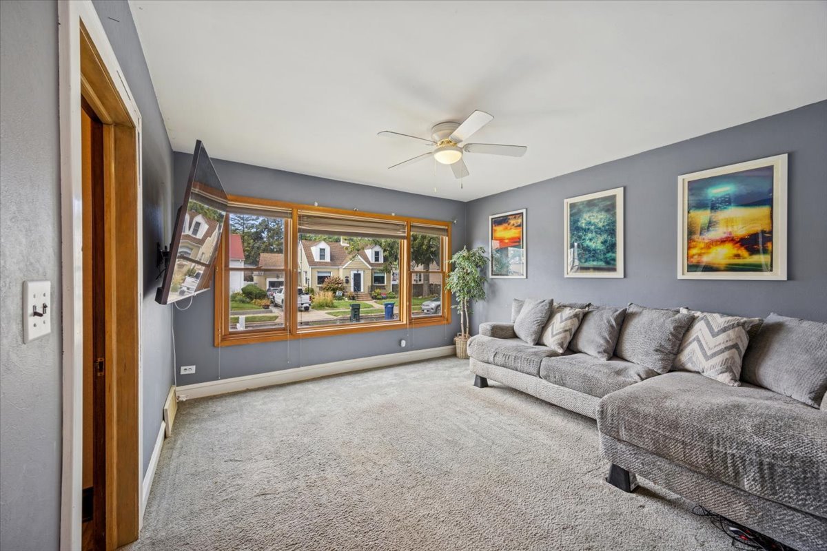 9431 S Turner Avenue, Evergreen Park, IL 60805