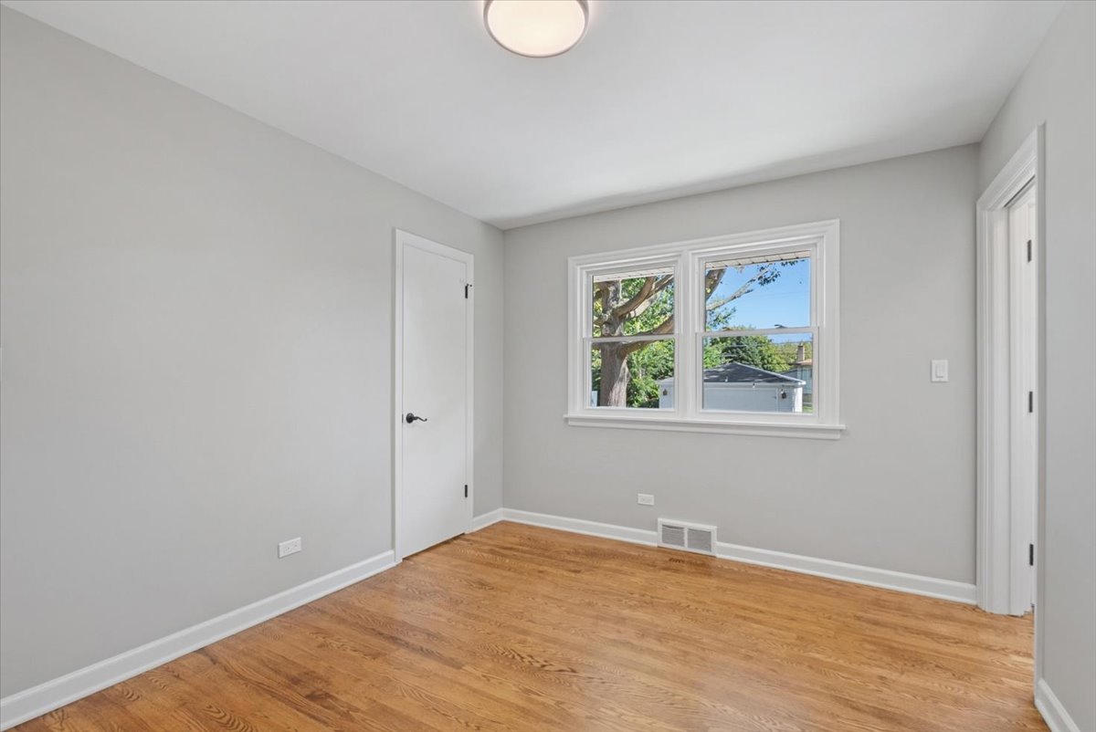 617 S Madison Avenue, La Grange, IL 60525