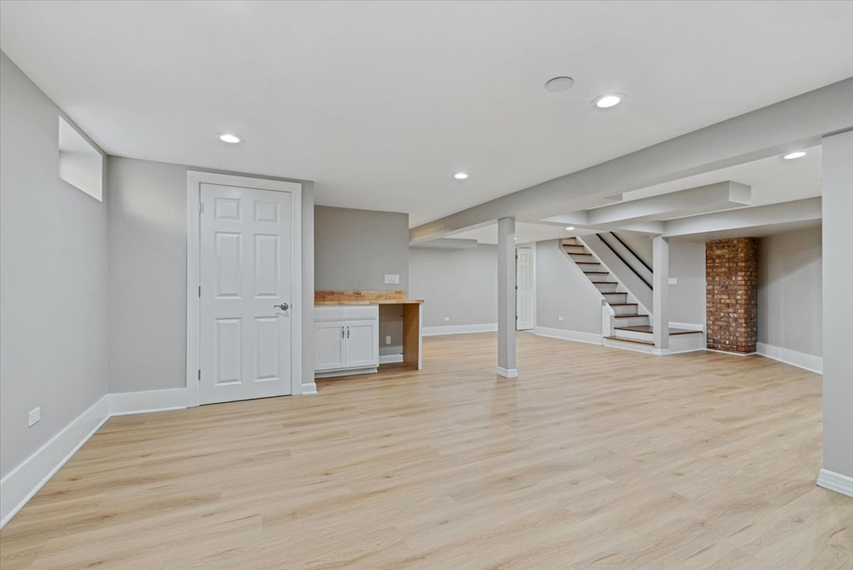 617 S Madison Avenue, La Grange, IL 60525