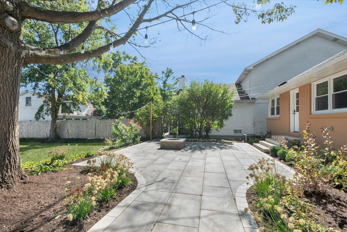 617 S Madison Avenue, La Grange, IL 60525