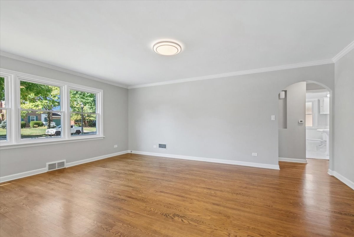 617 S Madison Avenue, La Grange, IL 60525