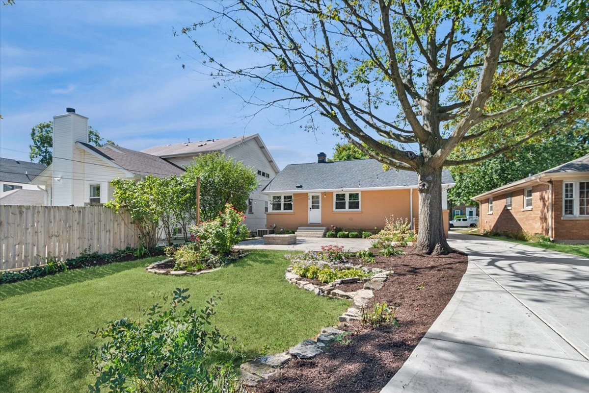 617 S Madison Avenue, La Grange, IL 60525