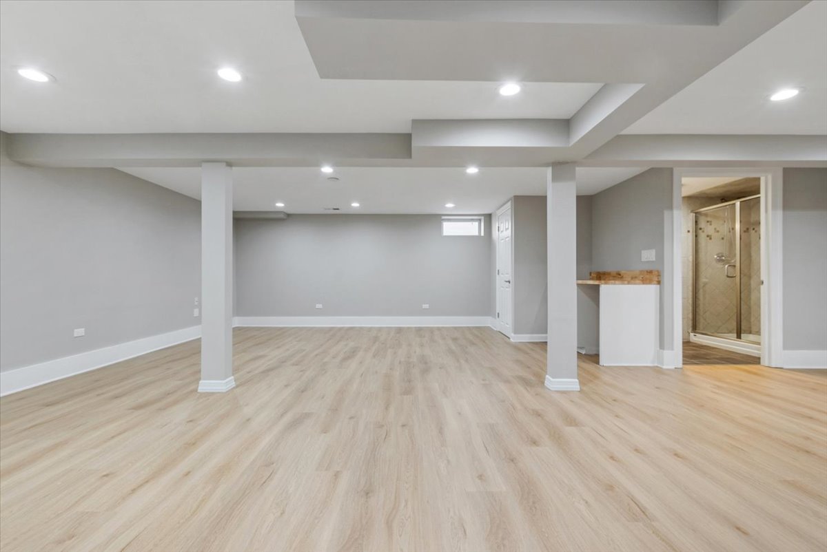 617 S Madison Avenue, La Grange, IL 60525