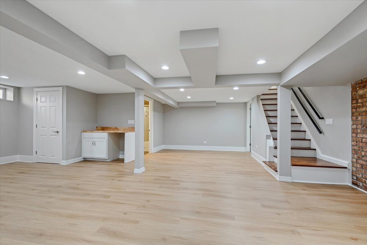 617 S Madison Avenue, La Grange, IL 60525