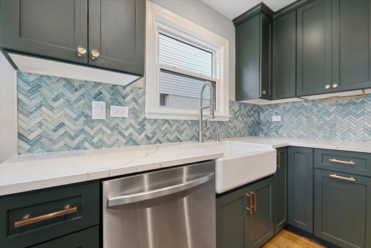 617 S Madison Avenue, La Grange, IL 60525