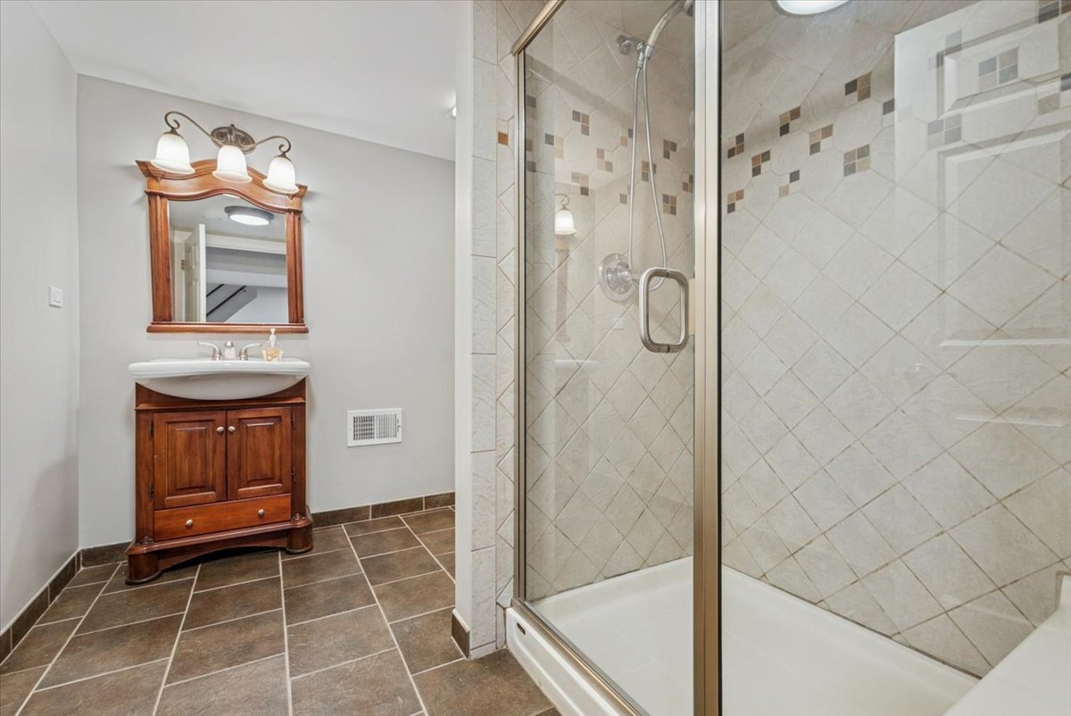 617 S Madison Avenue, La Grange, IL 60525