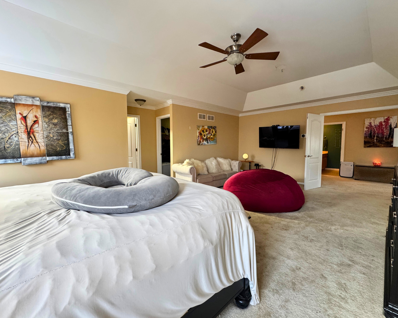 3805 Gladstone Drive, Naperville, IL 60565