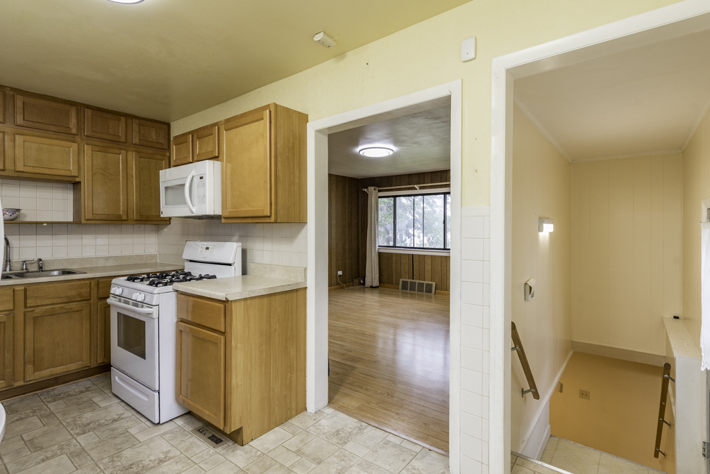 2608 Menominee Road, Waukegan, IL 60087