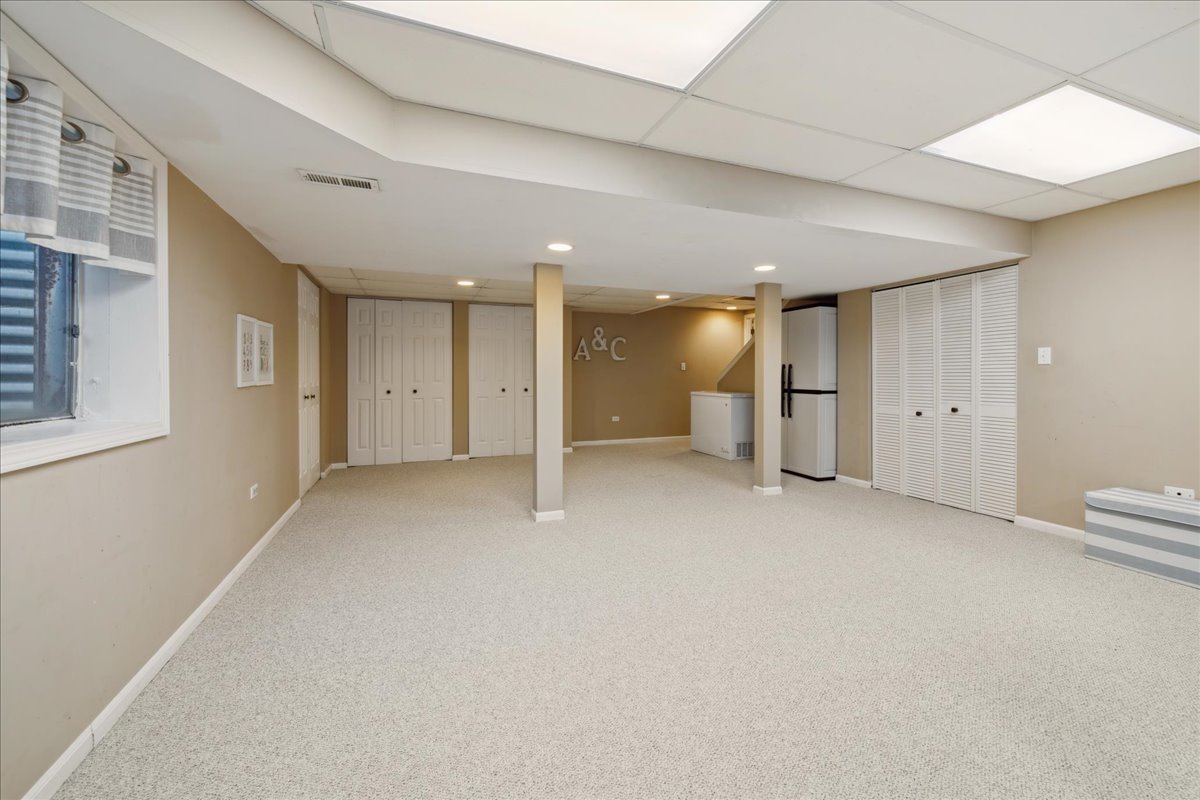 1148 Oxford Lane, Lake Zurich, IL 60047