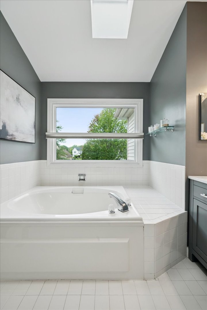 1148 Oxford Lane, Lake Zurich, IL 60047