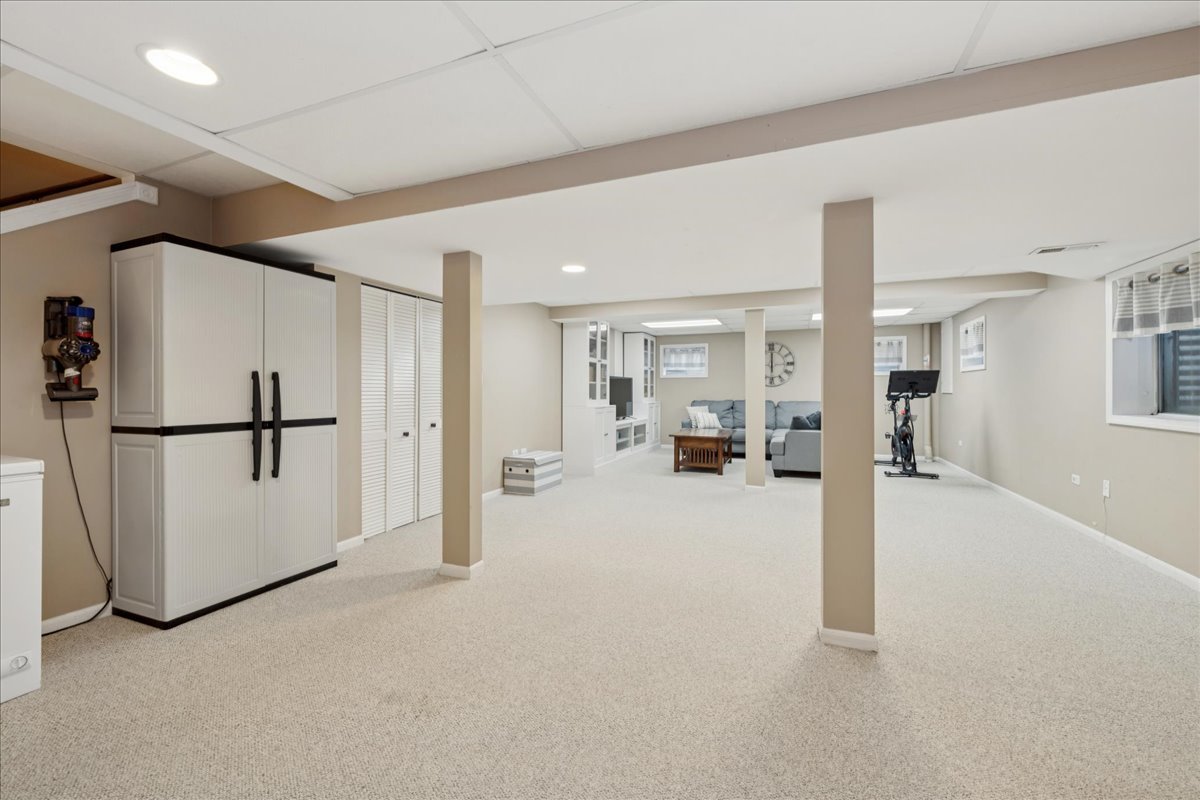 1148 Oxford Lane, Lake Zurich, IL 60047
