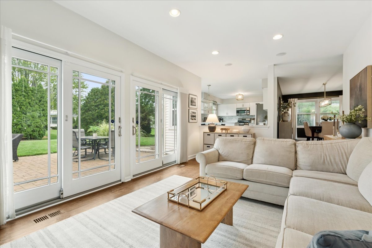 1148 Oxford Lane, Lake Zurich, IL 60047
