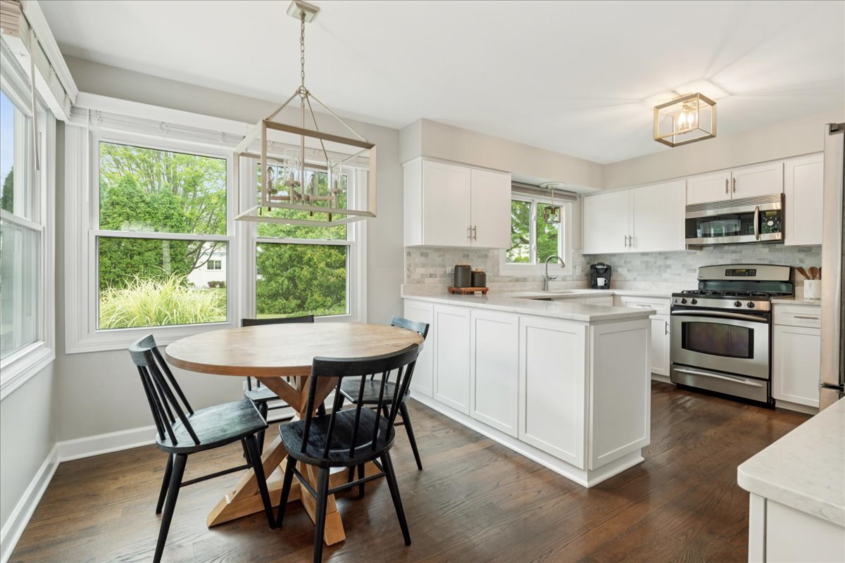 1148 Oxford Lane, Lake Zurich, IL 60047