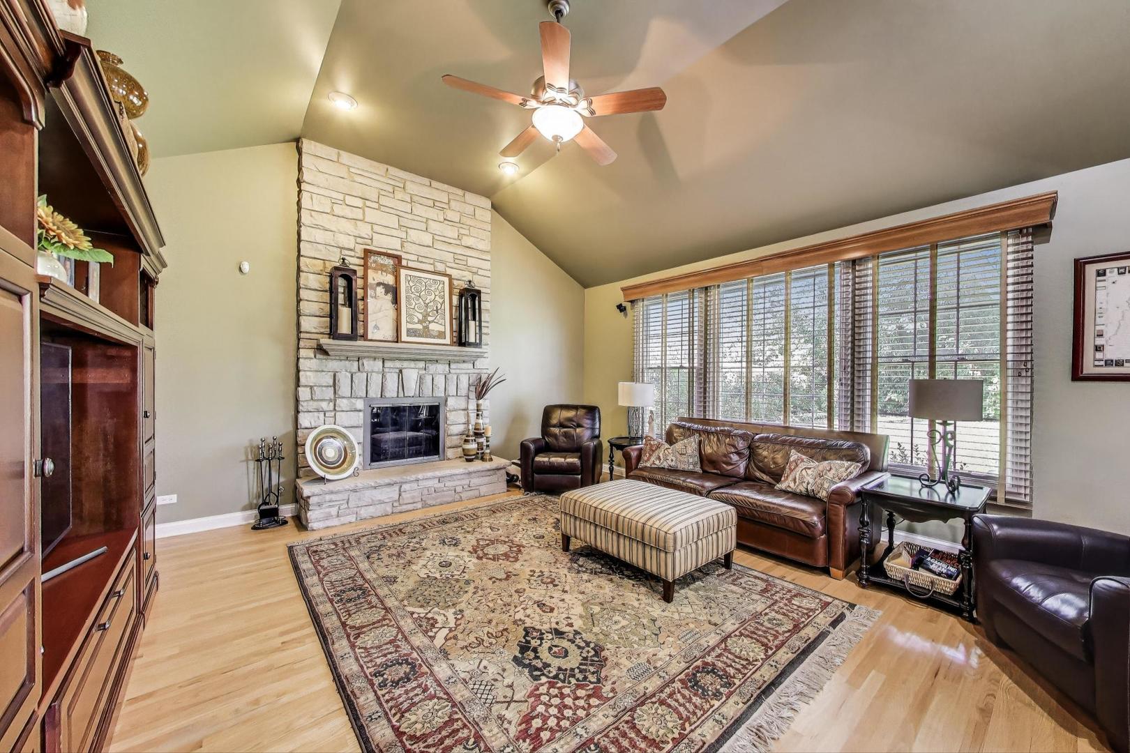 1518 N Patton Avenue, Arlington Heights, IL 60004