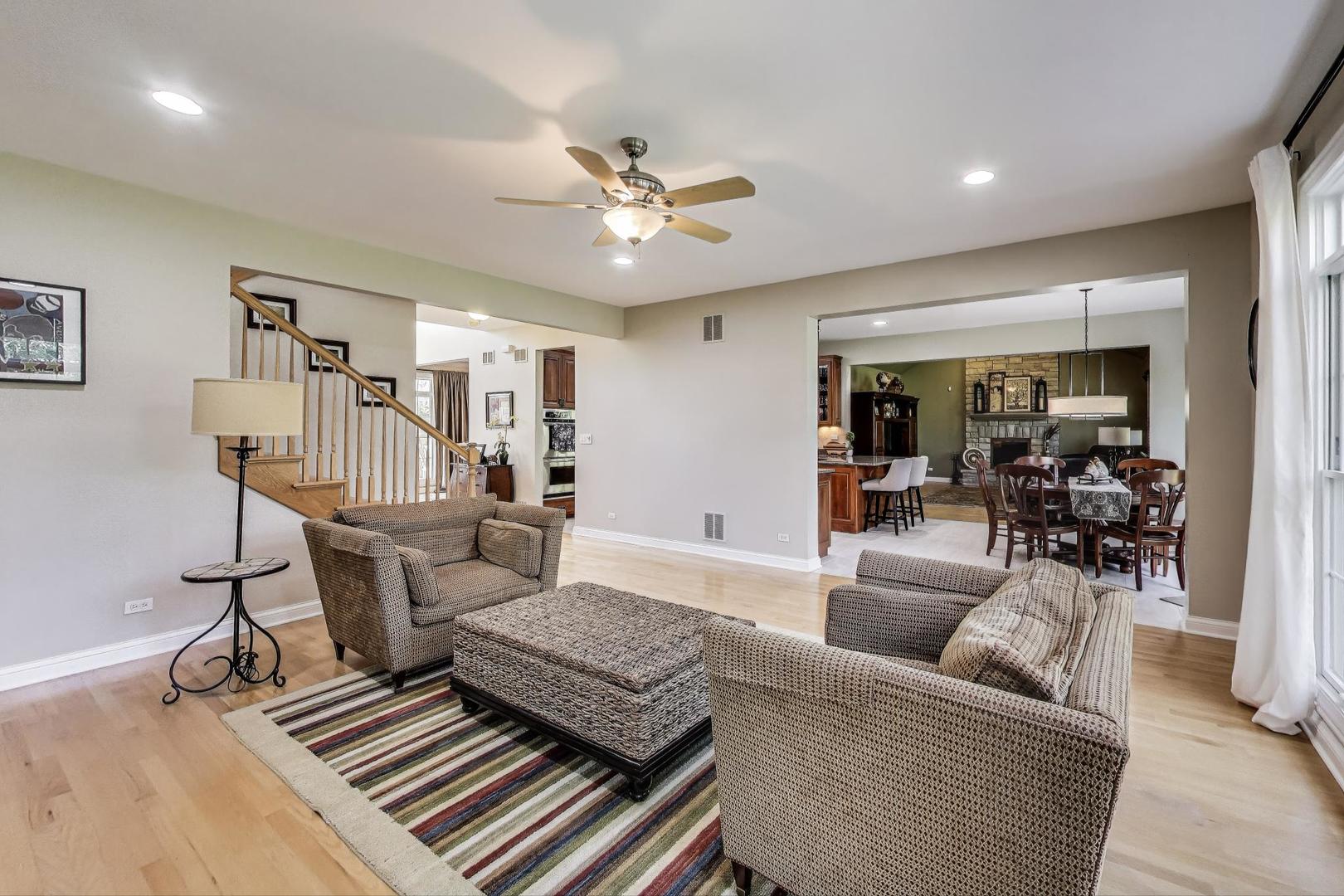 1518 N Patton Avenue, Arlington Heights, IL 60004