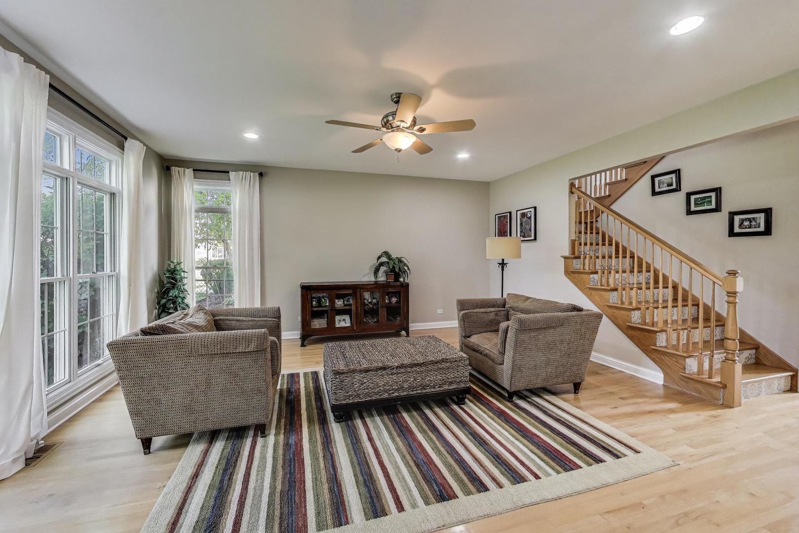 1518 N Patton Avenue, Arlington Heights, IL 60004